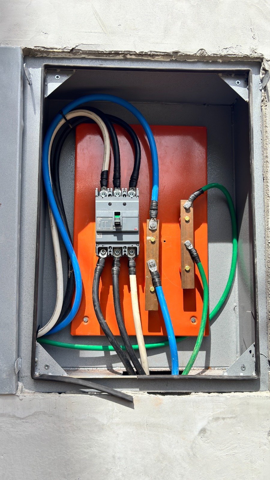 Painéis elétricos e comandos industriais de alta precisão